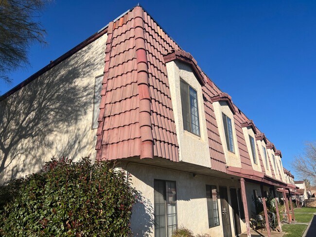 Foto del edificio - 2260 E Avenue Q4