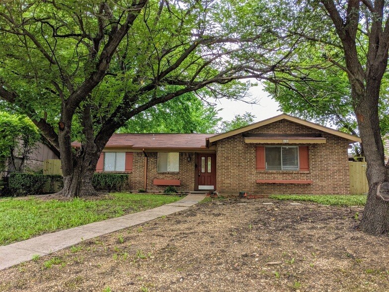 Foto principal - 2121 Travis Dr