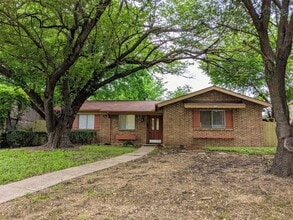 Building Photo - 2121 Travis Dr