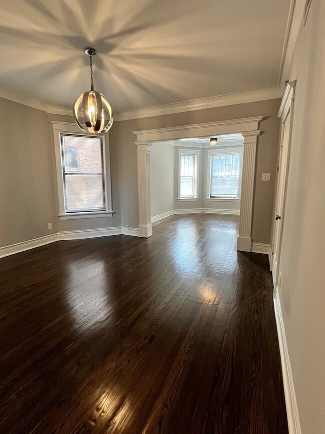 Foto del edificio - 7421 S Eberhart Ave