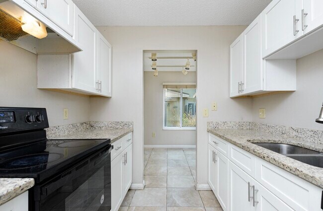 Foto del edificio - 1023 Spring Meadow Dr