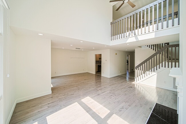Building Photo - 356 French Ct