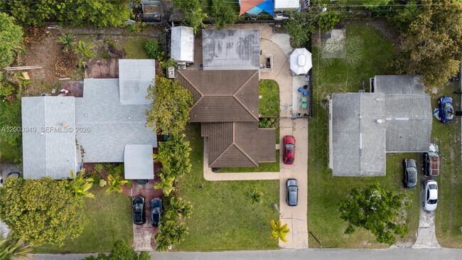 Foto del edificio - 1300 NE 204th St