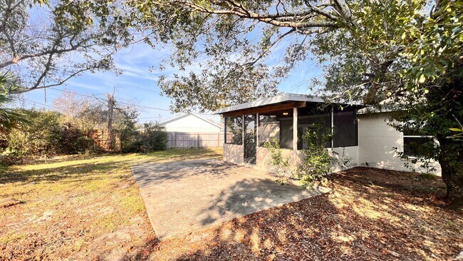 Foto del edificio - Charming 2 Bedroom, 1 Bathroom Home in Deltona!!