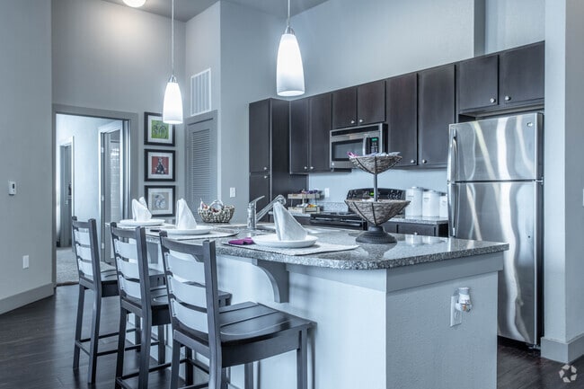 4 BR, 4 BA - 1378 SF - Domain Northgate Apartments