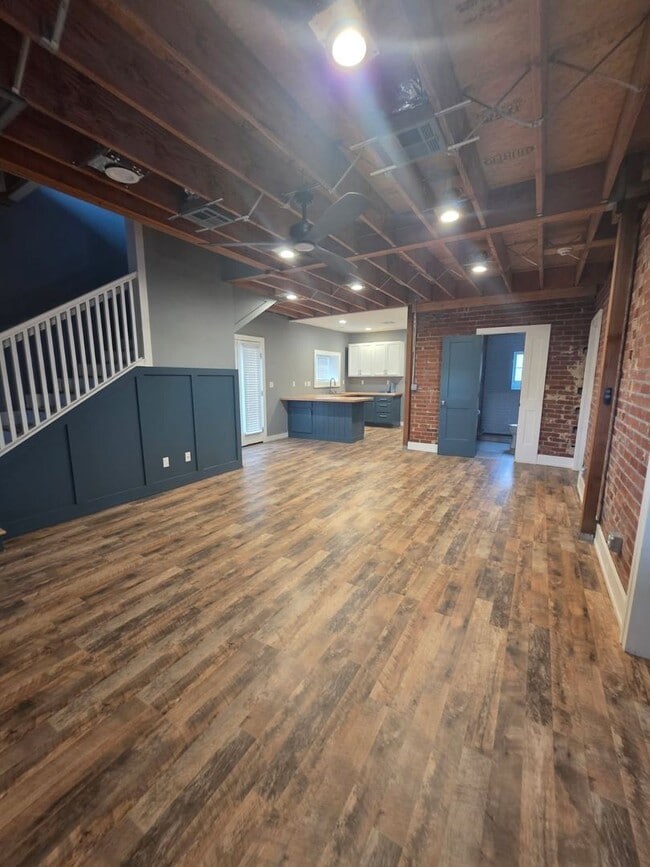 Building Photo - Amazing renovation near downtown Sand Springs.