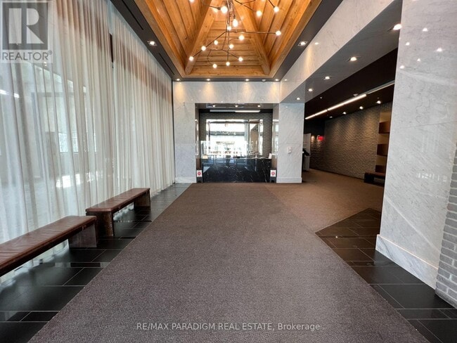 Building Photo - 210 Simcoe St