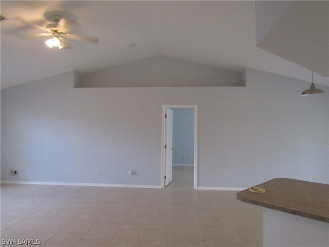 Building Photo - 1529 SW 15th Pl