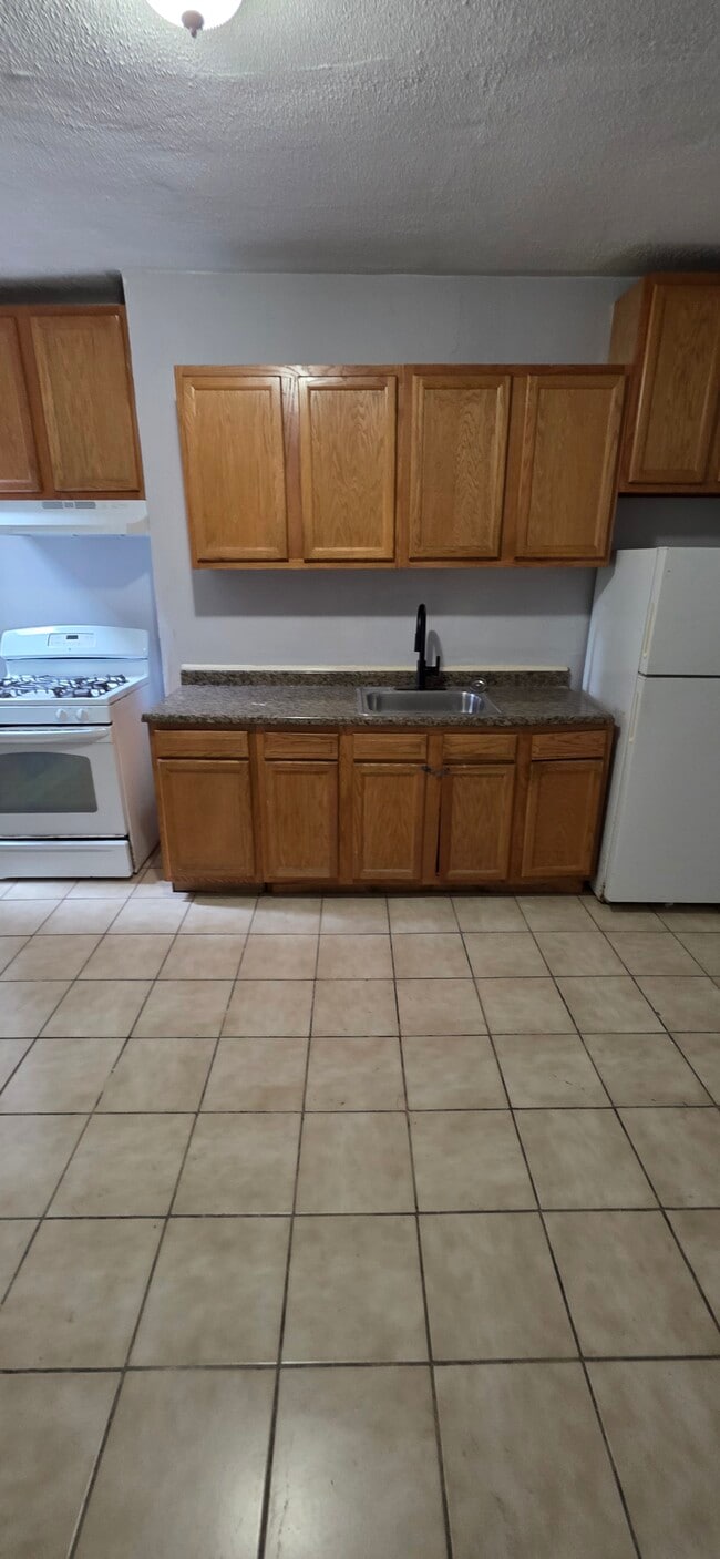 Building Photo - 2572 McCulloh St