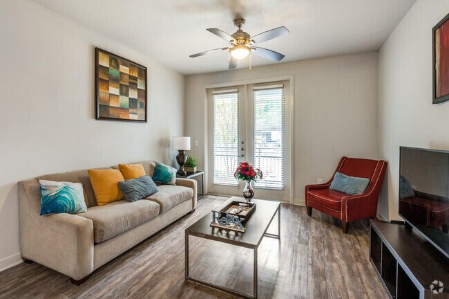 Building Photo - 2627 Live Oak St