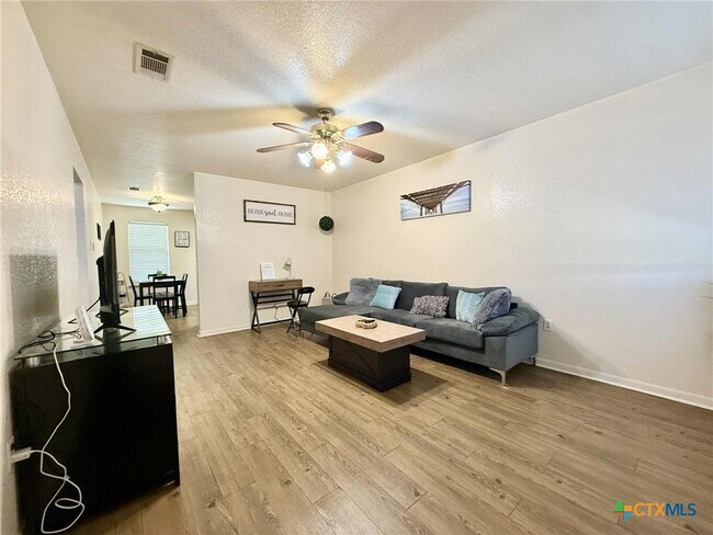 Building Photo - 1008 Circle M Dr