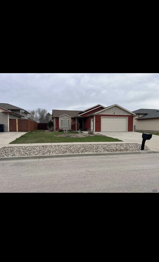 Building Photo - 2914 Hoefer Ave