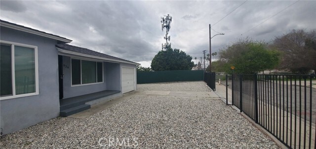 Building Photo - 926 W Cherry St
