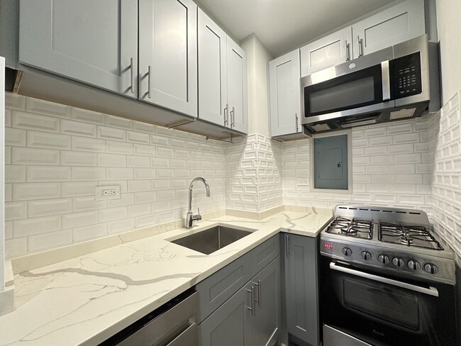 Foto del edificio - 545 W Belmont Ave