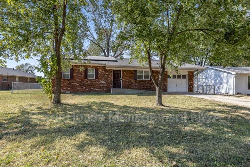 Foto principal - 812 SE H St