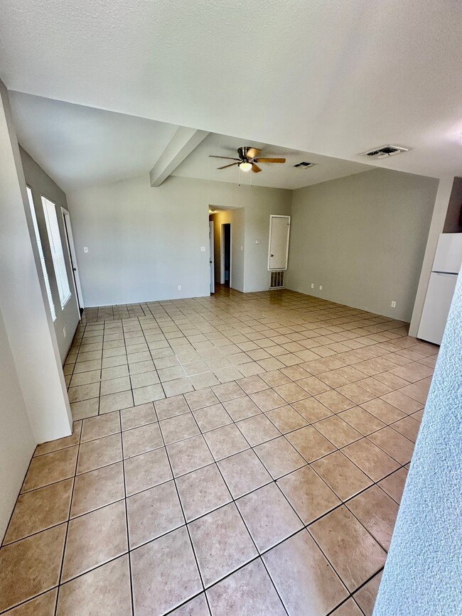 Building Photo - 7323 Golf Vista Blvd