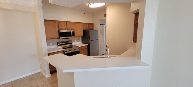 Building Photo - 9887 Baywinds Blvd