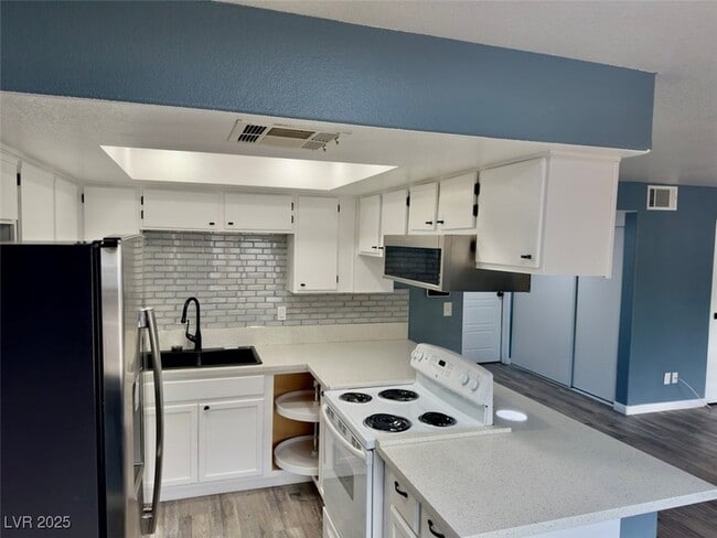 Foto del edificio - 4030 E Carey Ave