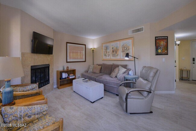 Foto del edificio - 6651 N Campbell Ave