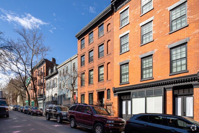 Building Photo - 54 Hicks St