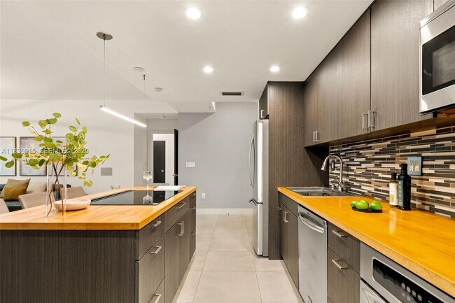 Foto del edificio - 9755 NW 52nd St