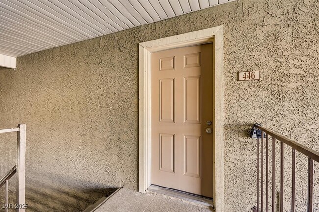 Foto del edificio - 5224 River Glen Dr