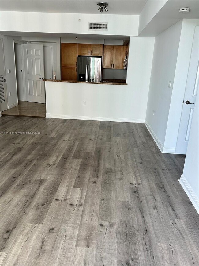 Building Photo - 1755 E Hallandale Beach Blvd