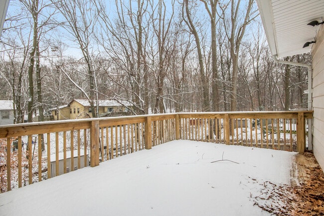 Foto del edificio - 5671 Christie Ave - Gorgeous 4 Bed