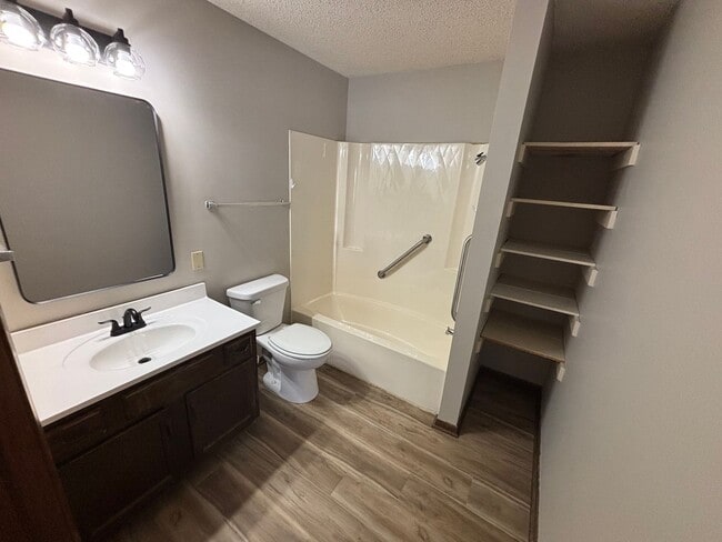 Building Photo - 2619 W 15th St N