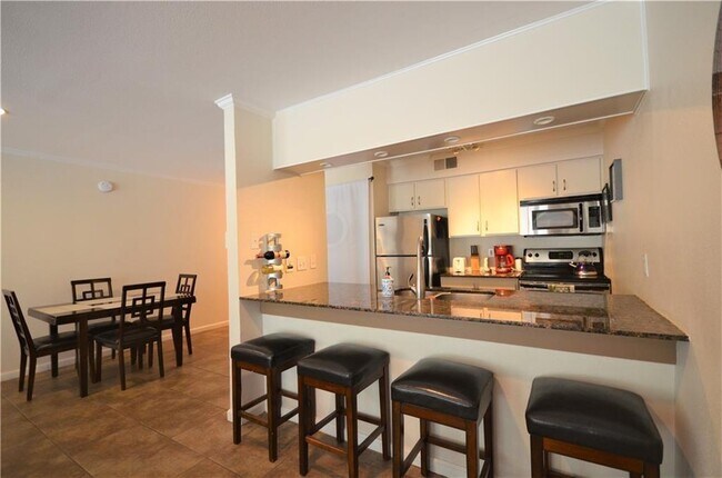 Foto del edificio - 1818 S Lakeshore Blvd