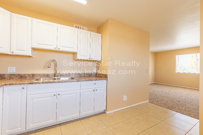 Foto del edificio - 735 E Hazel Dr