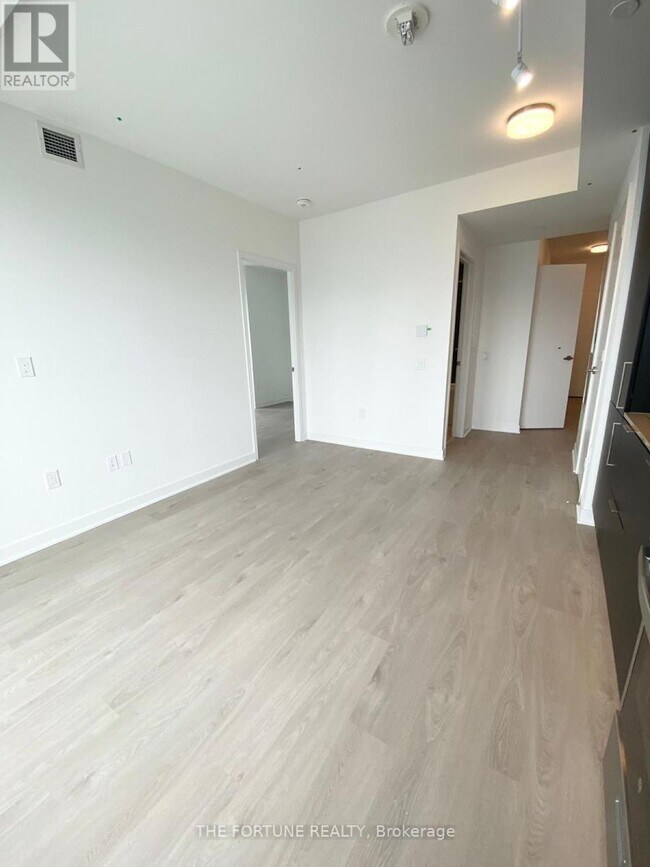 Photo du bâtiment - 3900 Confederation Pkwy