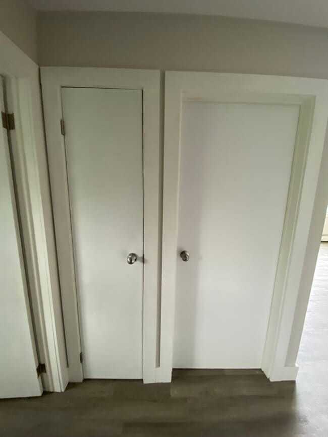 Building Photo - SPACIOUS RENOVATED TWO BEDROOM APARTMENT -...