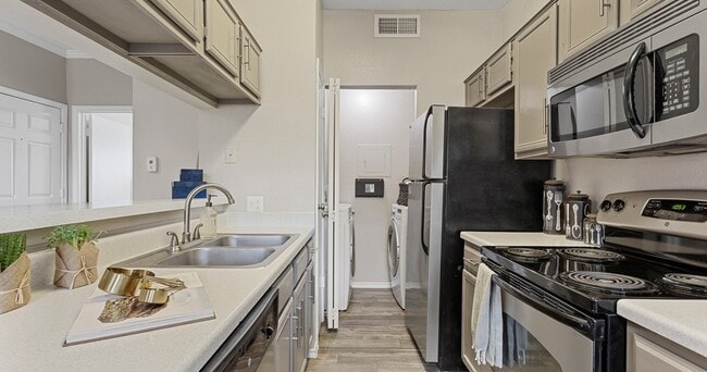 Building Photo - Huntington Meadows