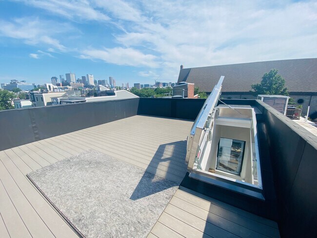 Foto del edificio - 241 W 3rd St