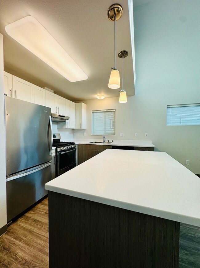 Foto del edificio - 6 E 12th Ave