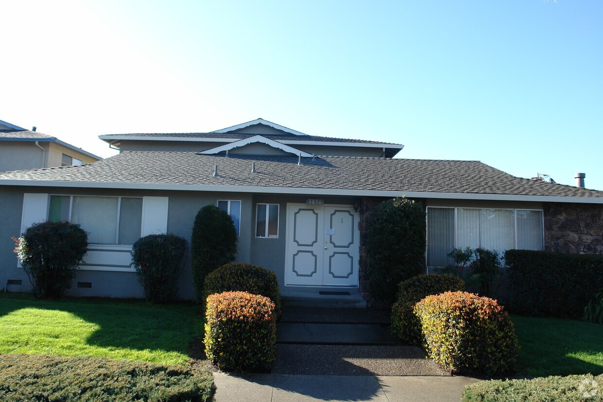 Primary Photo - 3856 Moorpark Ave