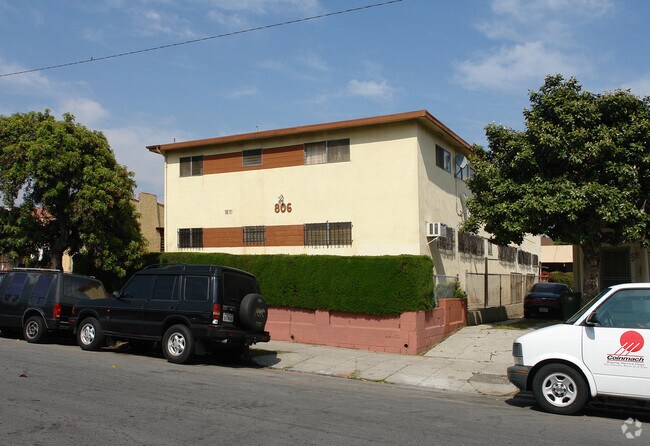 Building Photo - 806 N Hobart Blvd