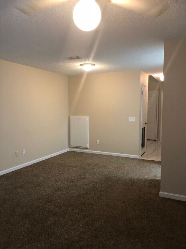 Foto del edificio - Briarwood West - 1/2 OFF FIRSTS MONTHS RENT WITH 12M LEASE!