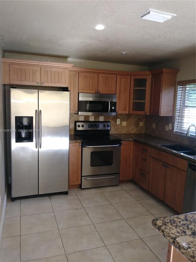 Foto del edificio - 804 NW 99th Ave