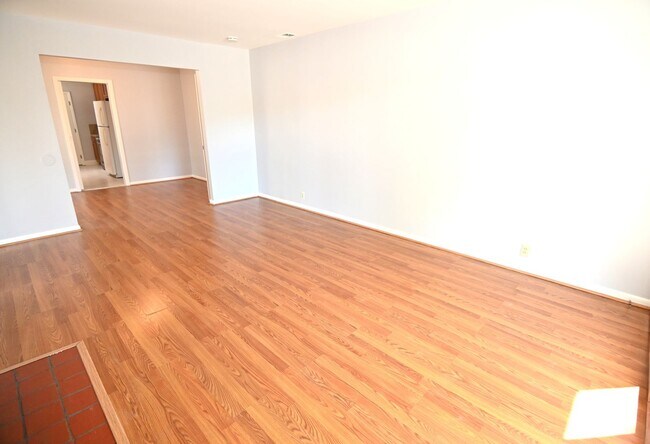 Foto del edificio - Darling Home 3 bd / 1 ba home near Valley Fair & Santana Row with HUGE backyard