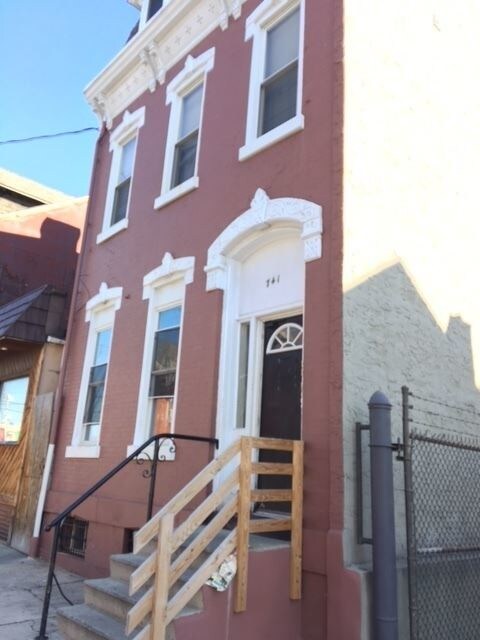 Primary Photo - 741-743 N 10th St