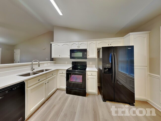 Foto del edificio - 639 Loch Lomond Cir