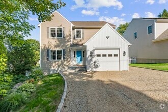 Building Photo - 11 Regan Cir
