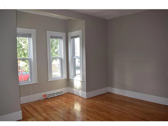Building Photo - 13 Sanger St