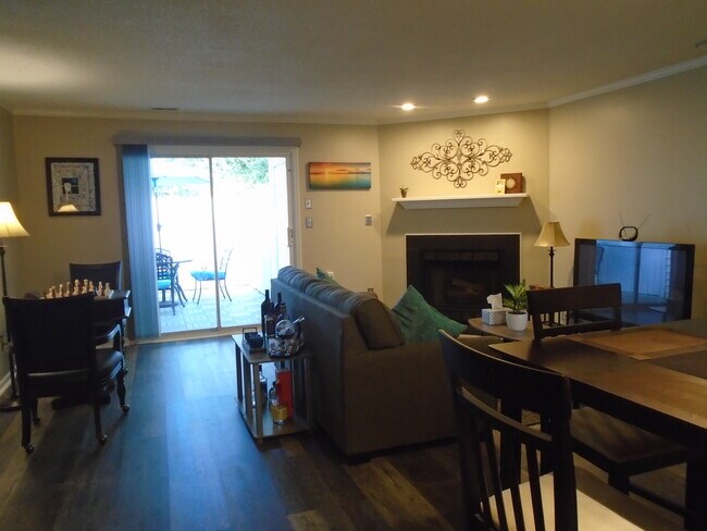 Building Photo - 5859 Shady Grove Cir