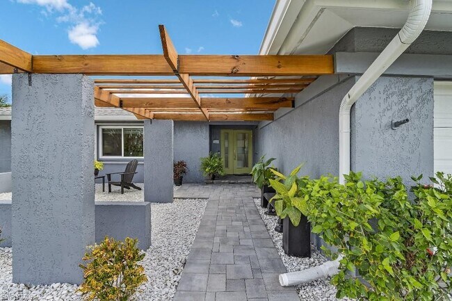Foto del edificio - 5301 Shalley Cir E
