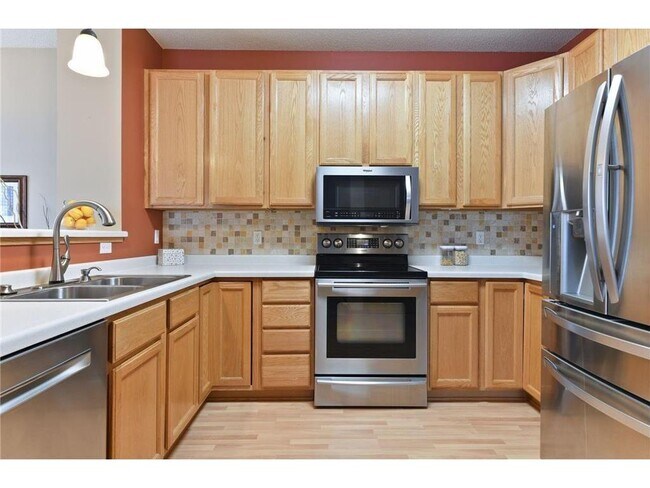 Foto del edificio - 8926 Olive Ln N