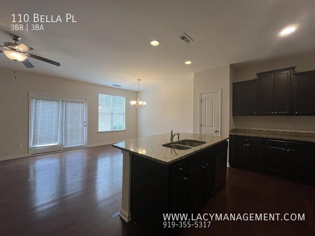 Building Photo - 110 Bella Pl