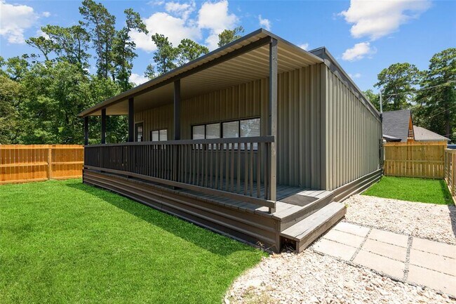 Building Photo - 10880 Sleepy Hollow Rd